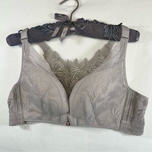 NWOT Floral Secrets Bra Elegant Lace Front-Closure Comfort Gray Bralette Sz 46C